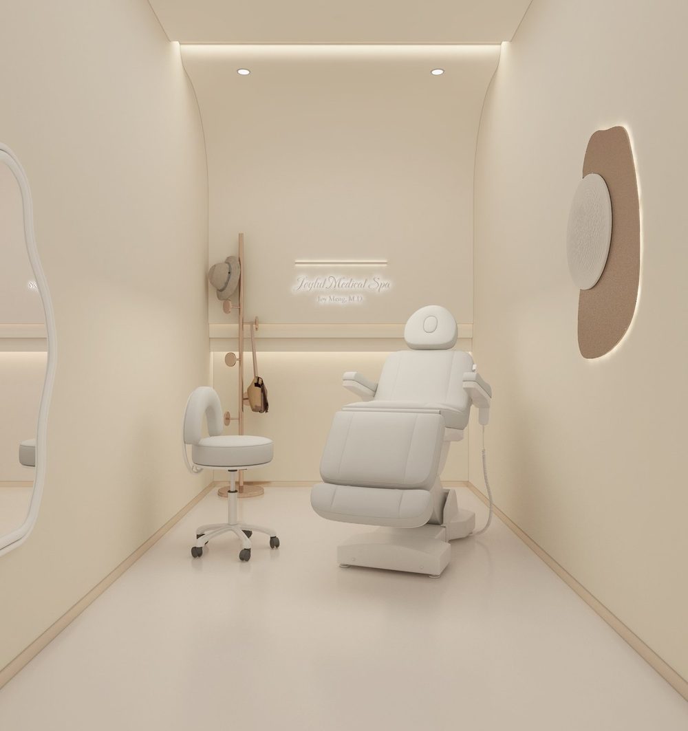 Treatment room with sculpted mirror
